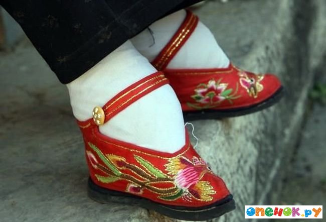 Древняя китайская традиция деформации ступней (7 фото) Древняя китайская традиция деформации ступней (7 фото)